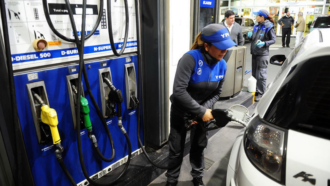 YPF bajará el precio de la nafta y el gasoil a partir del jueves 1º de mayo