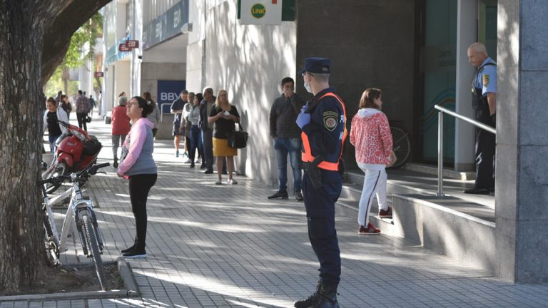 En San Francisco, los bancos atenderán de 8 a 13 con un cronograma de pago