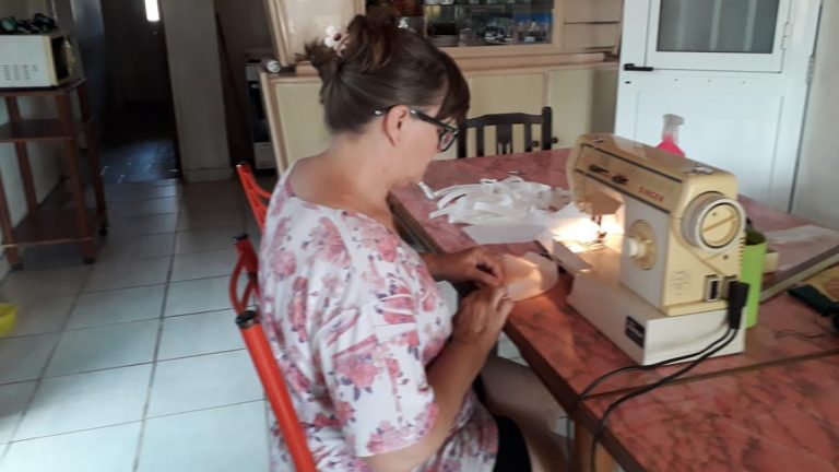 El Taller de Costura municipal y costureras solidarias confeccionan elementos de protección