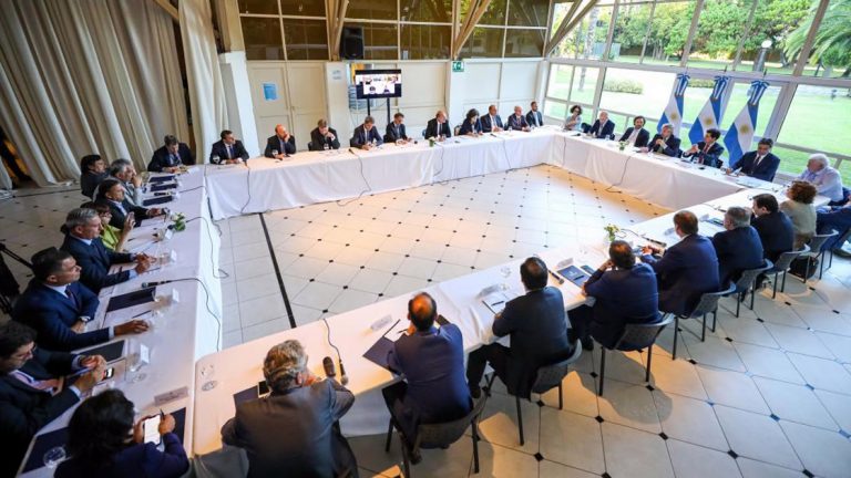 Gobernadores presionan a la Nación por más fondos