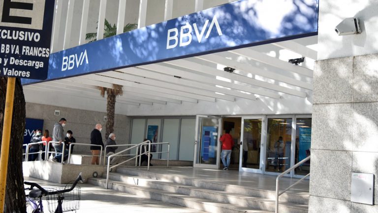 Instituciones de nuestra ciudad piden que los bancos atiendan sin turnos