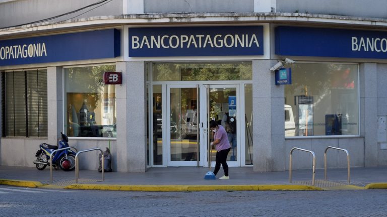 Los bancos seguirán funcionando con el esquema de atención con turno