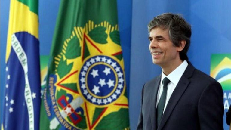 Renunció el segundo ministro de Salud de Brasil en menos de un mes