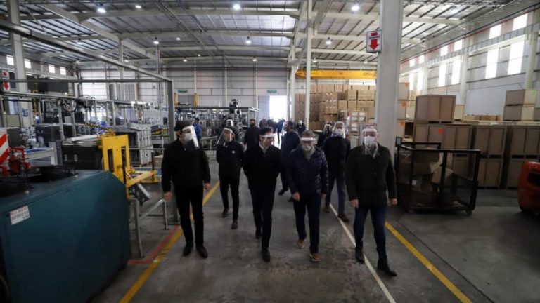 Schiaretti visitó la fábrica Alladio en la ciudad de Luque