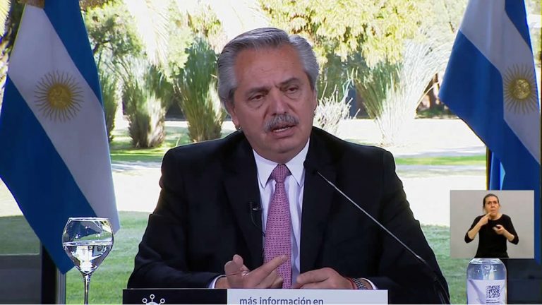 Subsidios y créditos: El mix que anunció el Gobierno para ayudar a las empresas a pagar los salarios