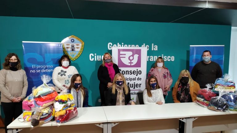 Nueva entrega de elementos de abrigo confeccionados por manos solidarias