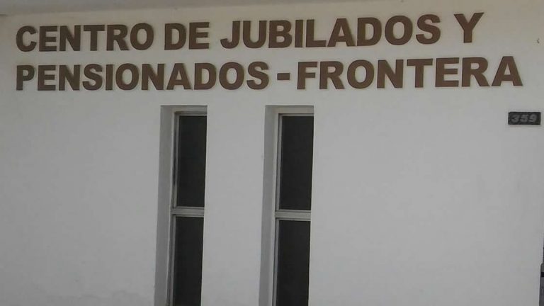 El Centro de Jubilados de Frontera entrega bolsones de alimentos