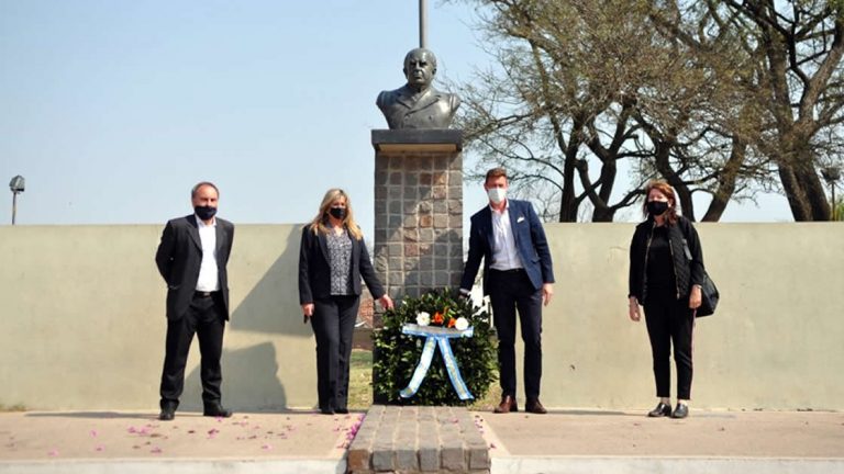 Se realizó acto en conmemoración al Día del Maestro