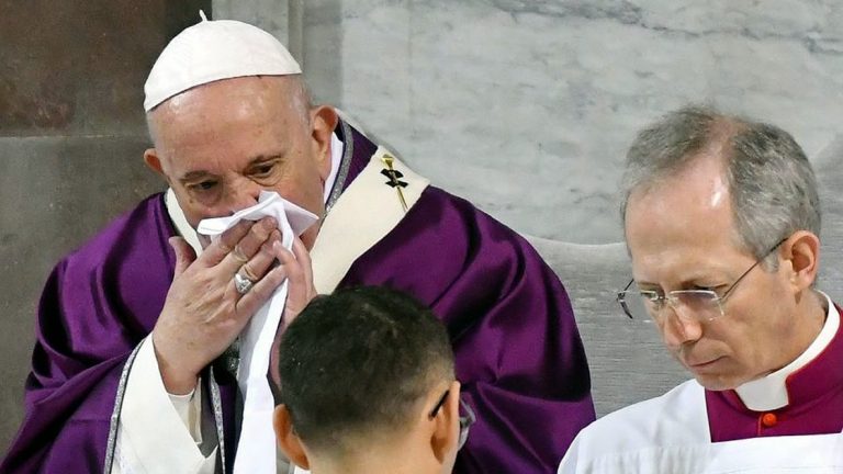El papa Francisco pasó su segunda noche internado: le diagnosticaron bronquitis