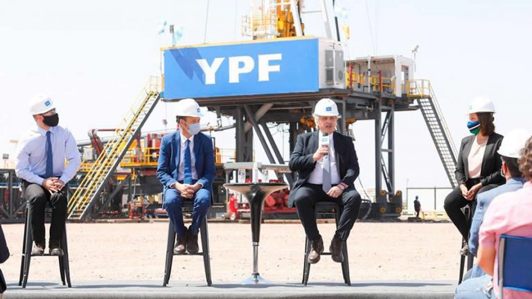 Alberto Fernández: «Necesitamos a YPF más fuerte y más viva que nunca»