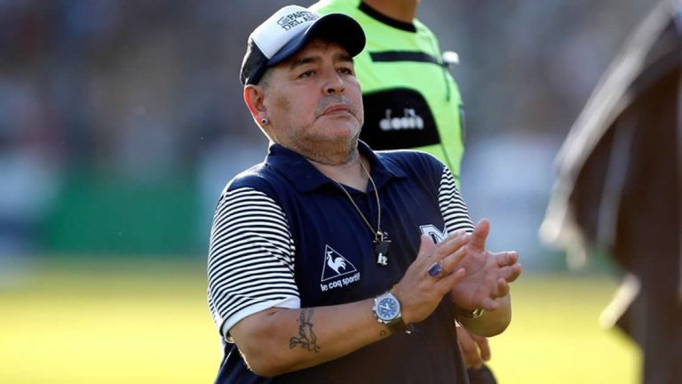 Diego Maradona tiene un hematoma subdural en la cabeza y será operado