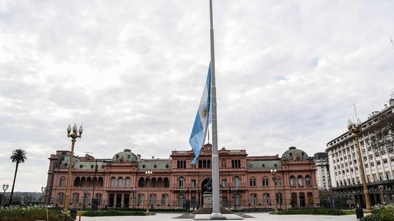 El Presidente decretó tres días de duelo nacional por la muerte de Maradona