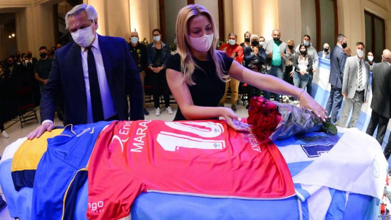 El Presidente despidió los restos de Diego Maradona, que son velados en la Casa Rosada