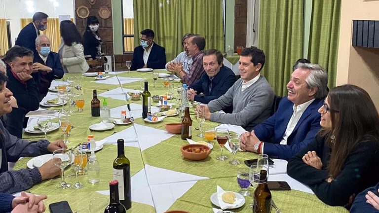 El presidente aislado por ser contacto estrecho de un positivo