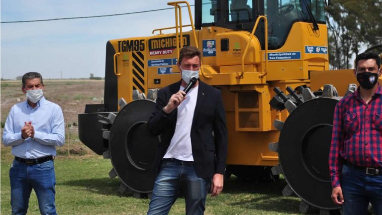 Nueva topadora se suma al parque automotor municipal