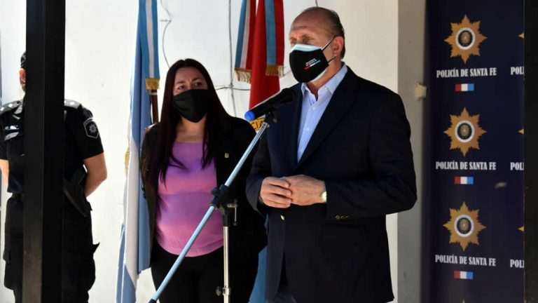 Frontera: El gobernador Omar Perotti entregó móviles policiales