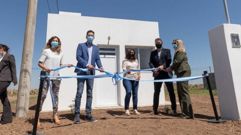 Freyre: El vicegobernador Manuel Calvo inauguró viviendas semilla