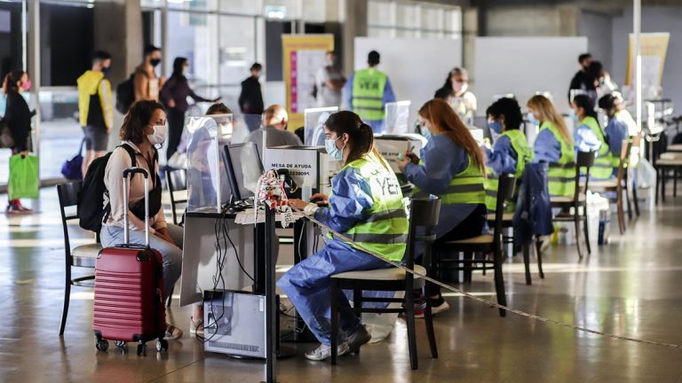 Analizan abrir fronteras terrestres con Chile y Uruguay desde septiembre