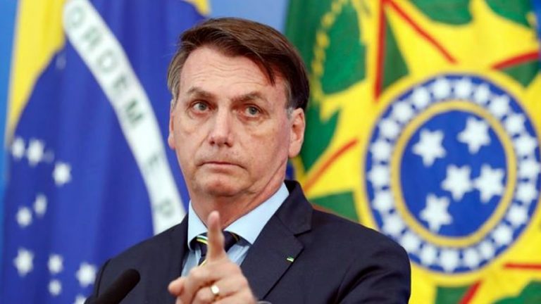 Bolsonaro afirmó que no está presionado para iniciar la vacunación en Brasil