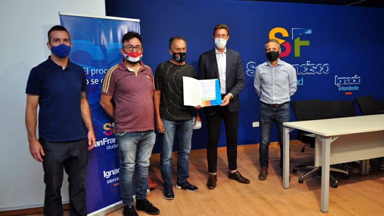 García Aresca entregó la última etapa del Programa de Asistencia Económica a Clubes