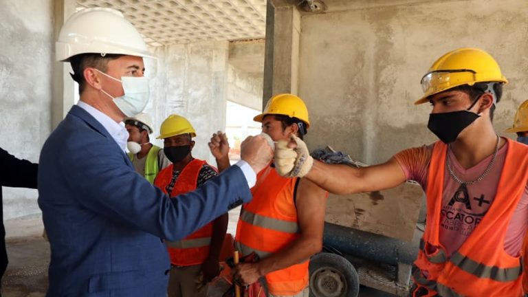 Las Varillas: Calvo firmó convenio para iniciar obras de electrificación del parque industrial