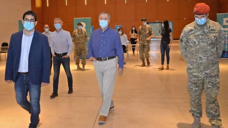 Schiaretti supervisó el centro de vacunación Covid-19 de Capital