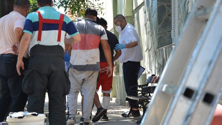 Bomberos asistió a un trabajador por un inconveniente de salud
