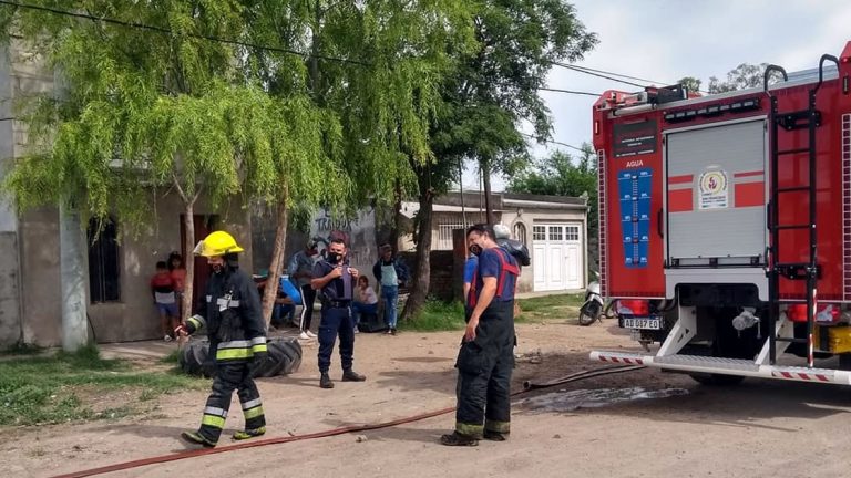 Incendio con pérdidas totales en barrio San Cayetano