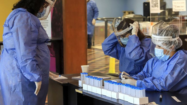Coronavirus: cómo se detectan las variantes que circulan en Córdoba
