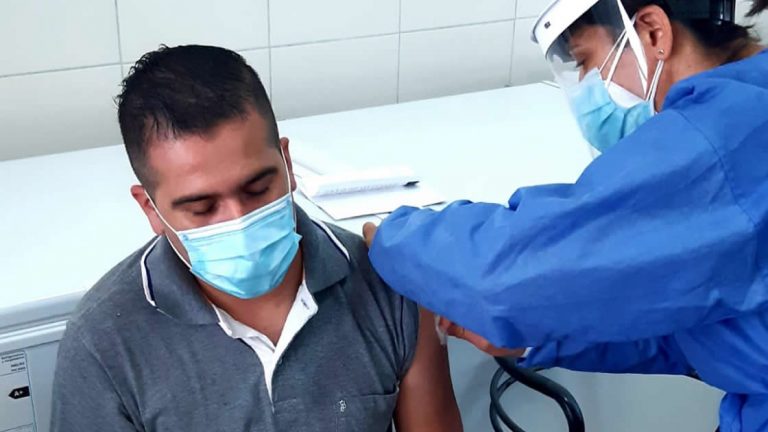 Este viernes se vacunan adultos mayores en Frontera