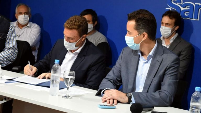 Se firmó contrato para comenzar a la obra de cloaca para barrios La Milka, Savio, Maipú y San Cayetano