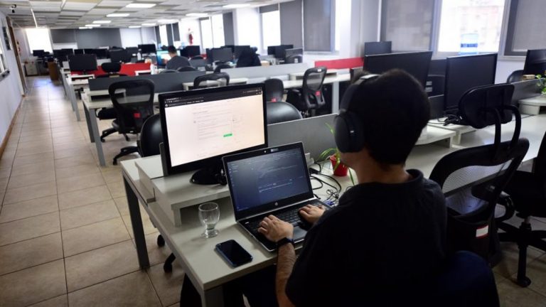 La industria del software crece y busca retener recursos humanos