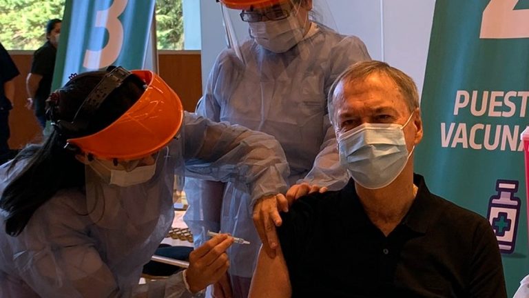Schiaretti recibió la vacuna contra el Covid-19