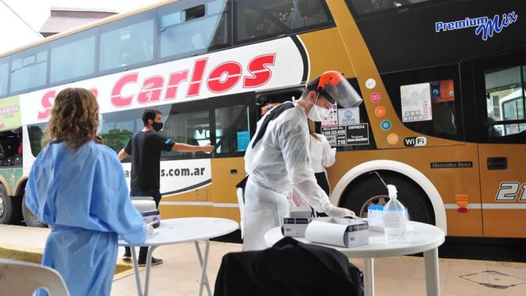 El regreso de otro contingente de estudiantes a la ciudad arrojó 9 casos positivos