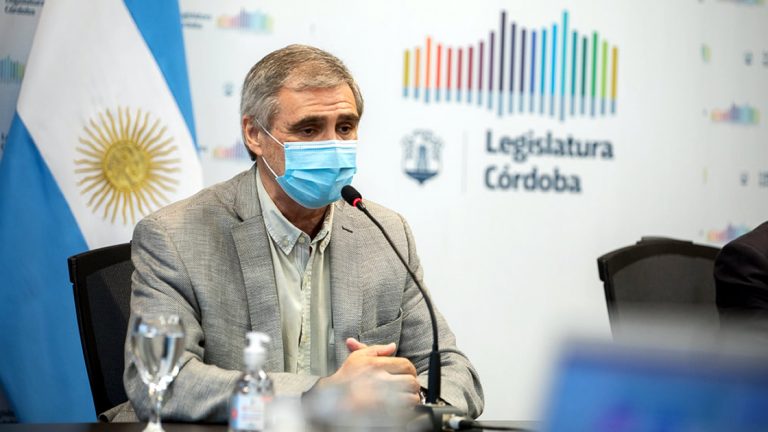 Grahovac dijo que no se está pensando en el pase sanitario para las escuelas