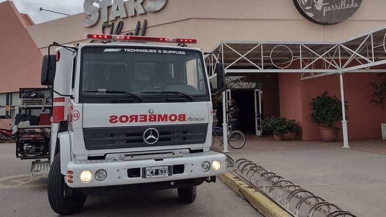 Bomberos trabajó en un incendio en el Hiper