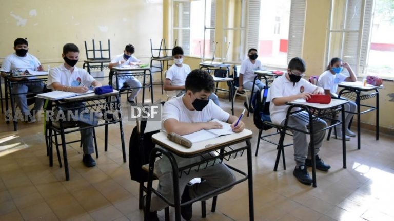 Las escuelas no pueden exigir la vacunación contra el Covid-19 para la inscripción 2022