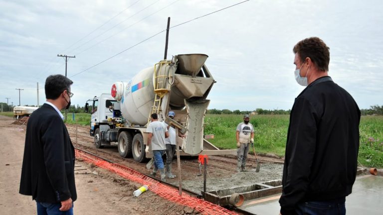 La pavimentación de calles avanza en distintos frentes