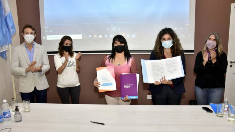 Piasco acompañó a la Ministra de la mujer en recorrida por localidades de la región