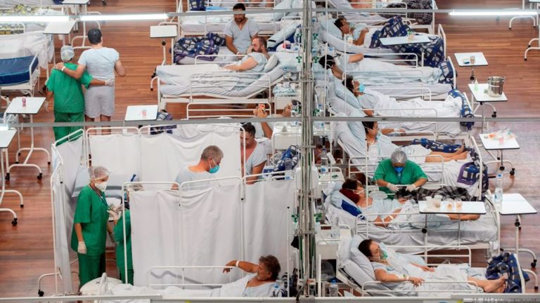 Brasil en crisis: golpeado por el coronavirus y por una política errática