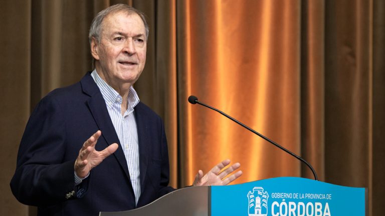 Schiaretti lanzó un programa para generar mil empleos en Centros de Contacto