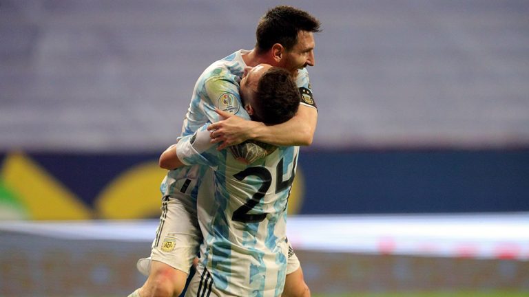 Argentina venció a Paraguay y se clasificó a cuartos de final