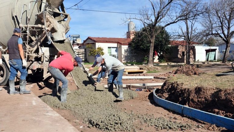 Se ejecuta cordón cuneta en un sector de barrio Bouchard