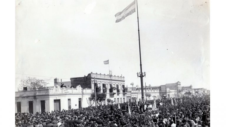Día de la Bandera: La historia del Mástil Mayor de Plaza Cívica