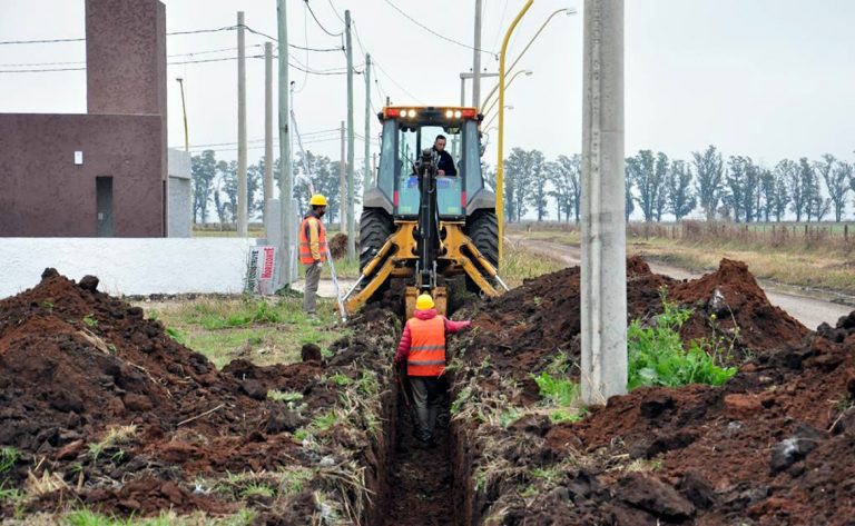 Continúa la ejecución de la obra de saneamiento cloacal