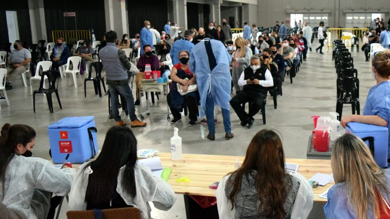 Este jueves, vacunación de refuerzo para mayores de 30 años