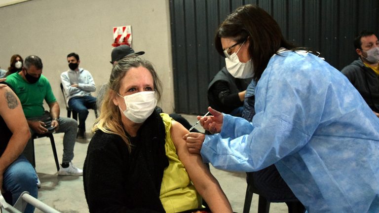 Solo el 30% de los docentes tienen aplicada la segunda dosis en Córdoba