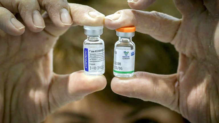 Una dosis de AstraZeneca o de Sputnik V disminuye la mortalidad entre un 70% y un 80%, según un estudio oficial