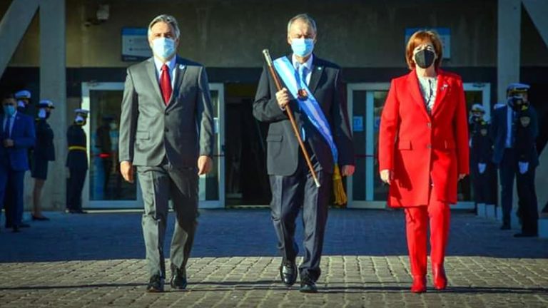 Schiaretti encabezó el acto de celebración del Día de la Independencia