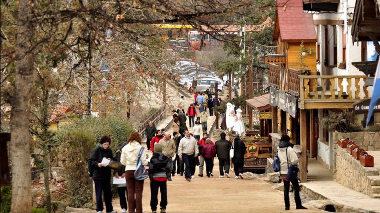 Más de 714 mil turistas se movilizaron este fin de semana largo en el país